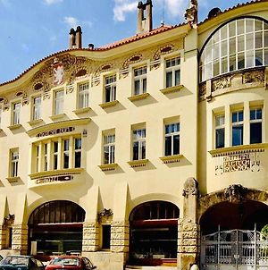 Hotel Okresní Dům Hradec Králové Exterior photo