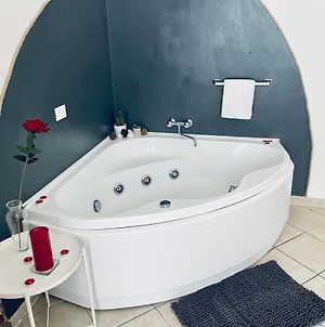 Luxury Apartment With Private Hot Tub Livorno Exterior photo