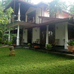 Priyanka Villa Bentota Room photo