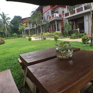 Lanta Intanin Resort Ko Lanta Exterior photo
