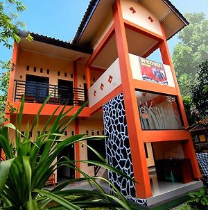 Werdhi Guesthouse Mataram Exterior photo