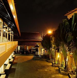 Hotel Mataram Exterior photo