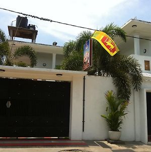 Friends Guesthouse Negombo Exterior photo