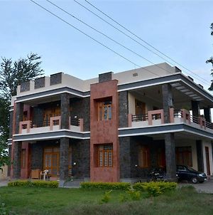 Bed and Breakfast The Royale Country Retreat Udajpur Exterior photo