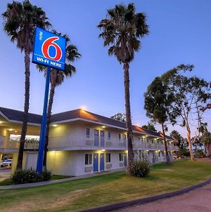 Motel 6 San Diego North Exterior photo