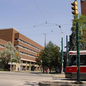 University Of Toronto - Wilson Hall Residence Exterior photo