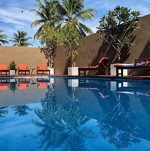Hotel Waves By Tranquil Negombo Exterior photo
