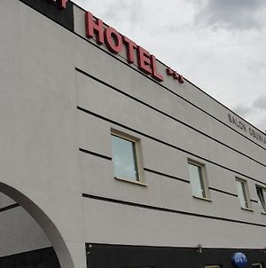 Hotel Sunny Poznaň Exterior photo