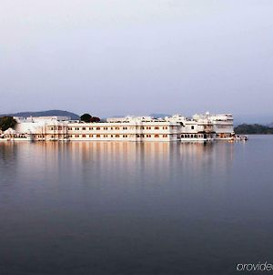 Hotel Taj Lake Palace Udajpur Room photo