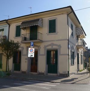 Vila Villino Silvia Viareggio Exterior photo